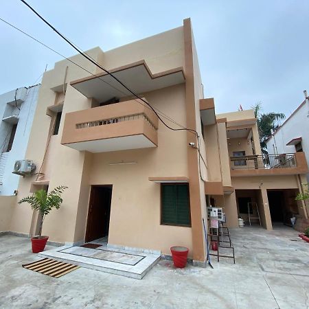 Backpackers Den Hostel Lucknow Bagian luar foto
