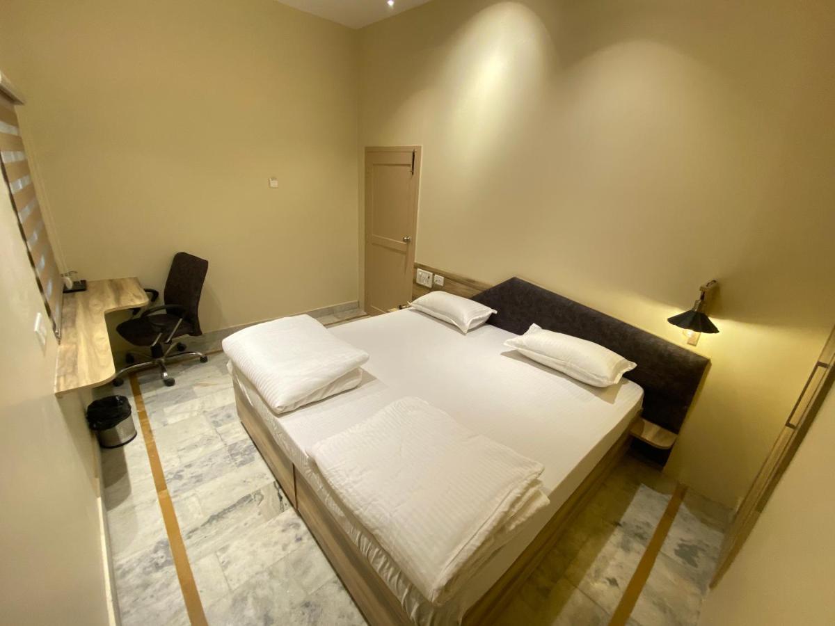 Backpackers Den Hostel Lucknow Bagian luar foto