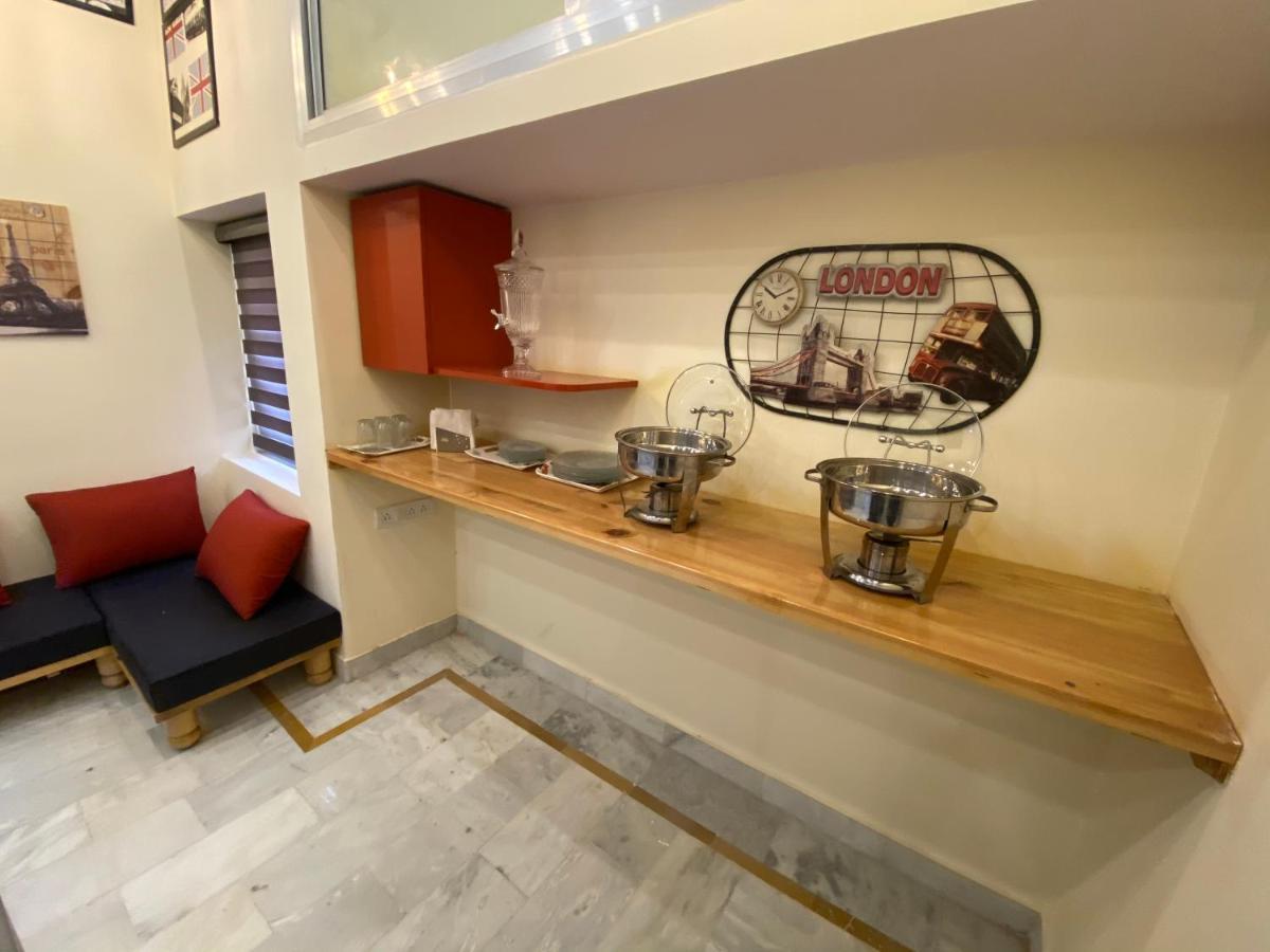 Backpackers Den Hostel Lucknow Bagian luar foto