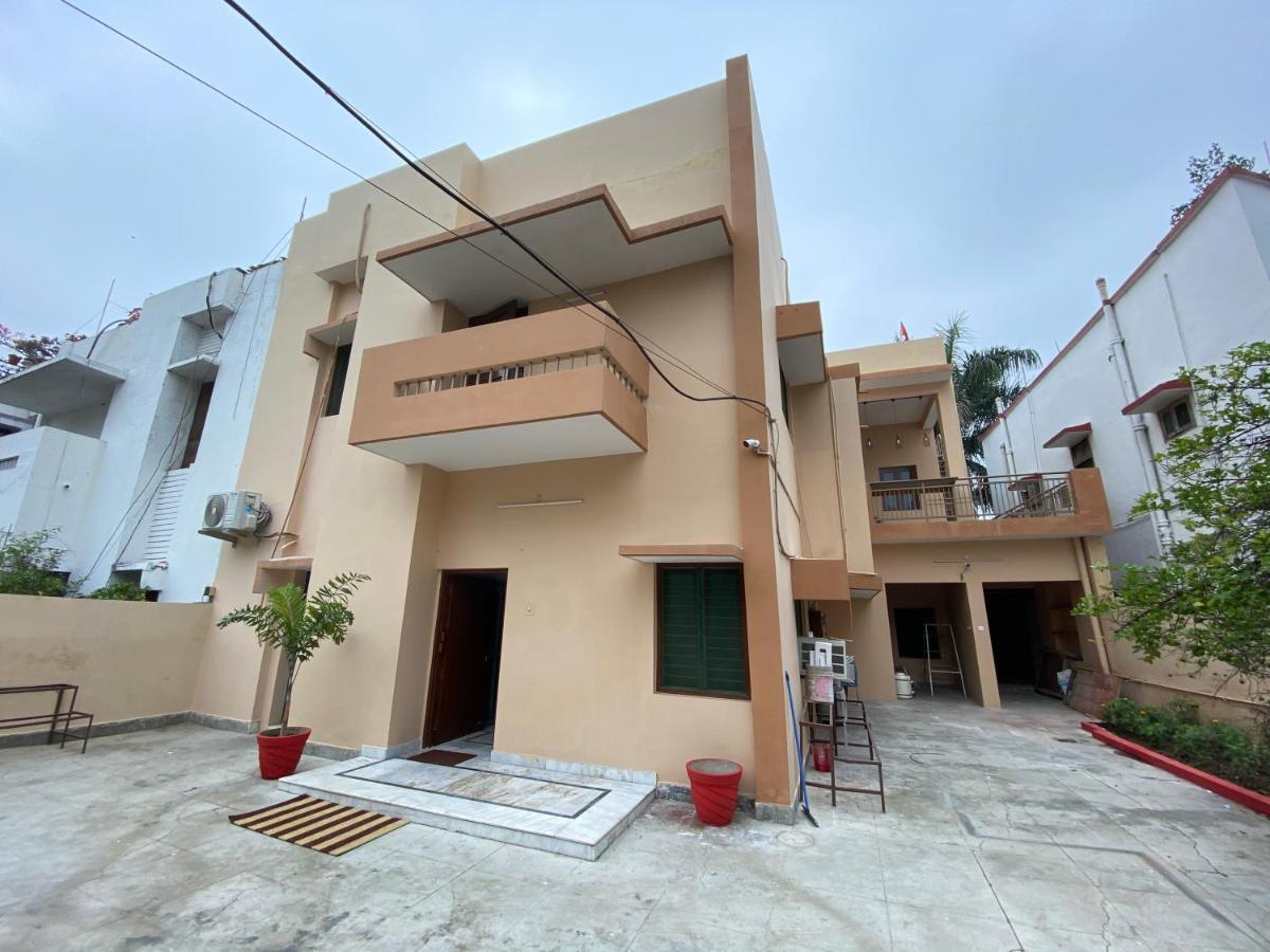Backpackers Den Hostel Lucknow Bagian luar foto
