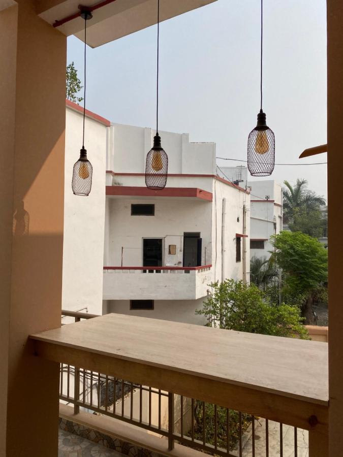 Backpackers Den Hostel Lucknow Bagian luar foto